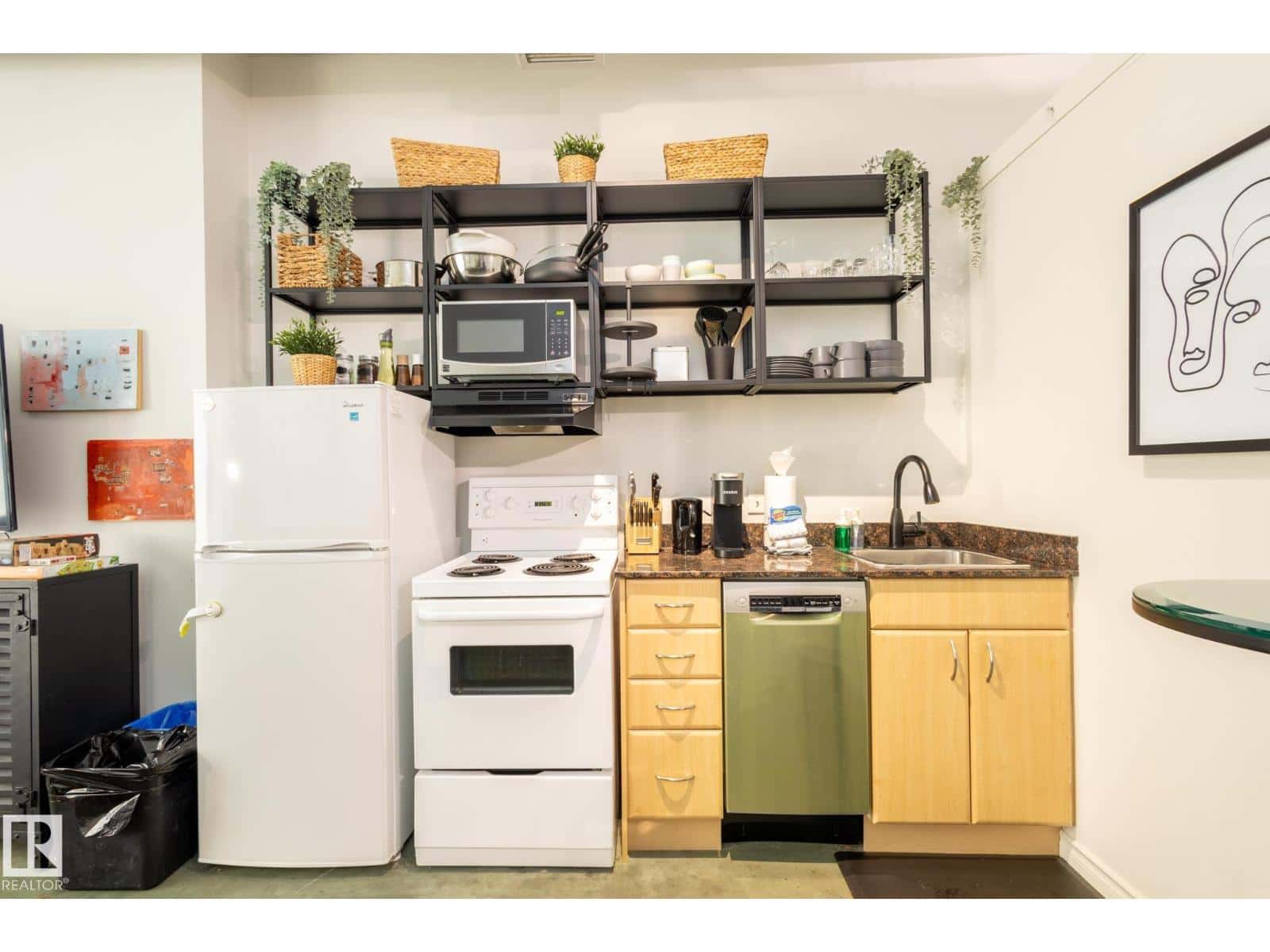 #508 10024 JASPER AV NW — Edmonton, Alberta - Photo 4 of 23