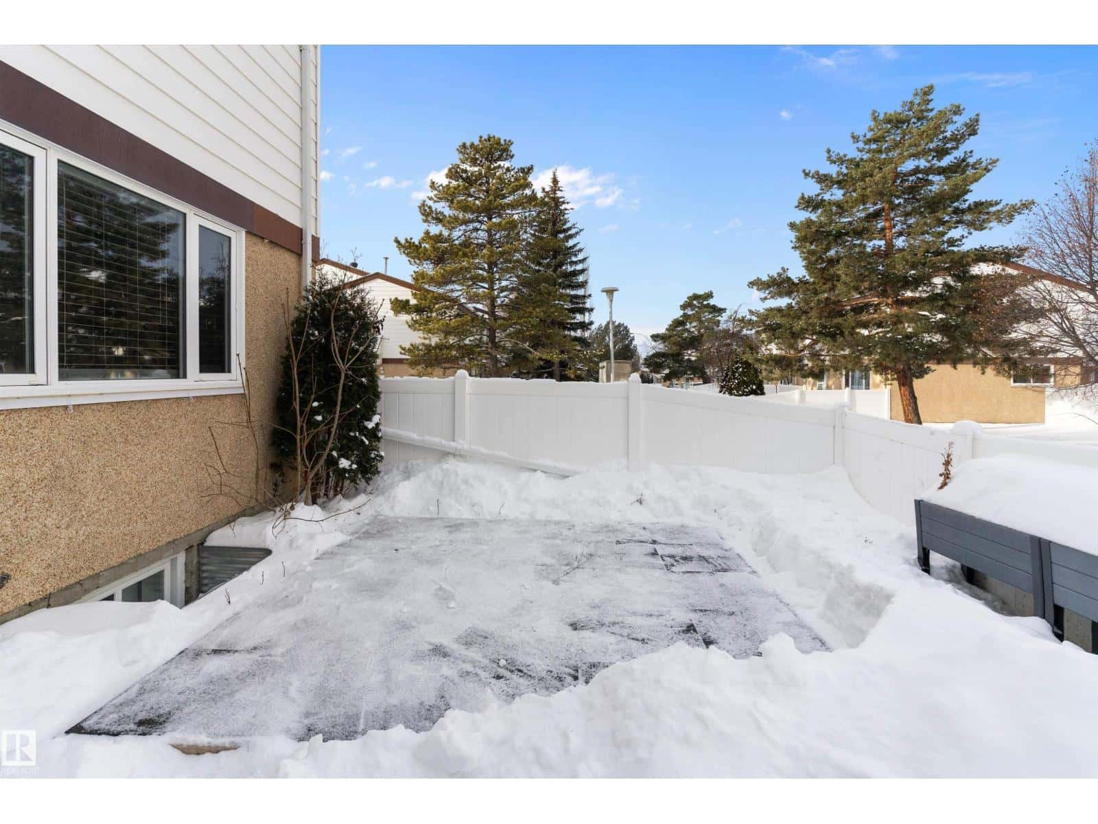 4D TWIN TC NW — Edmonton, Alberta - Photo 2 of 40