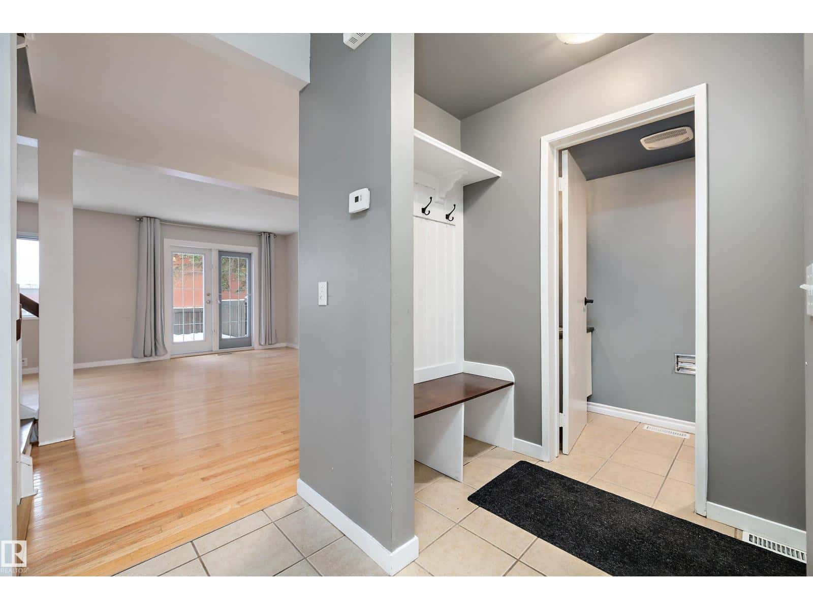 85 FOREST GV — St. Albert, Alberta - Photo 2 of 45