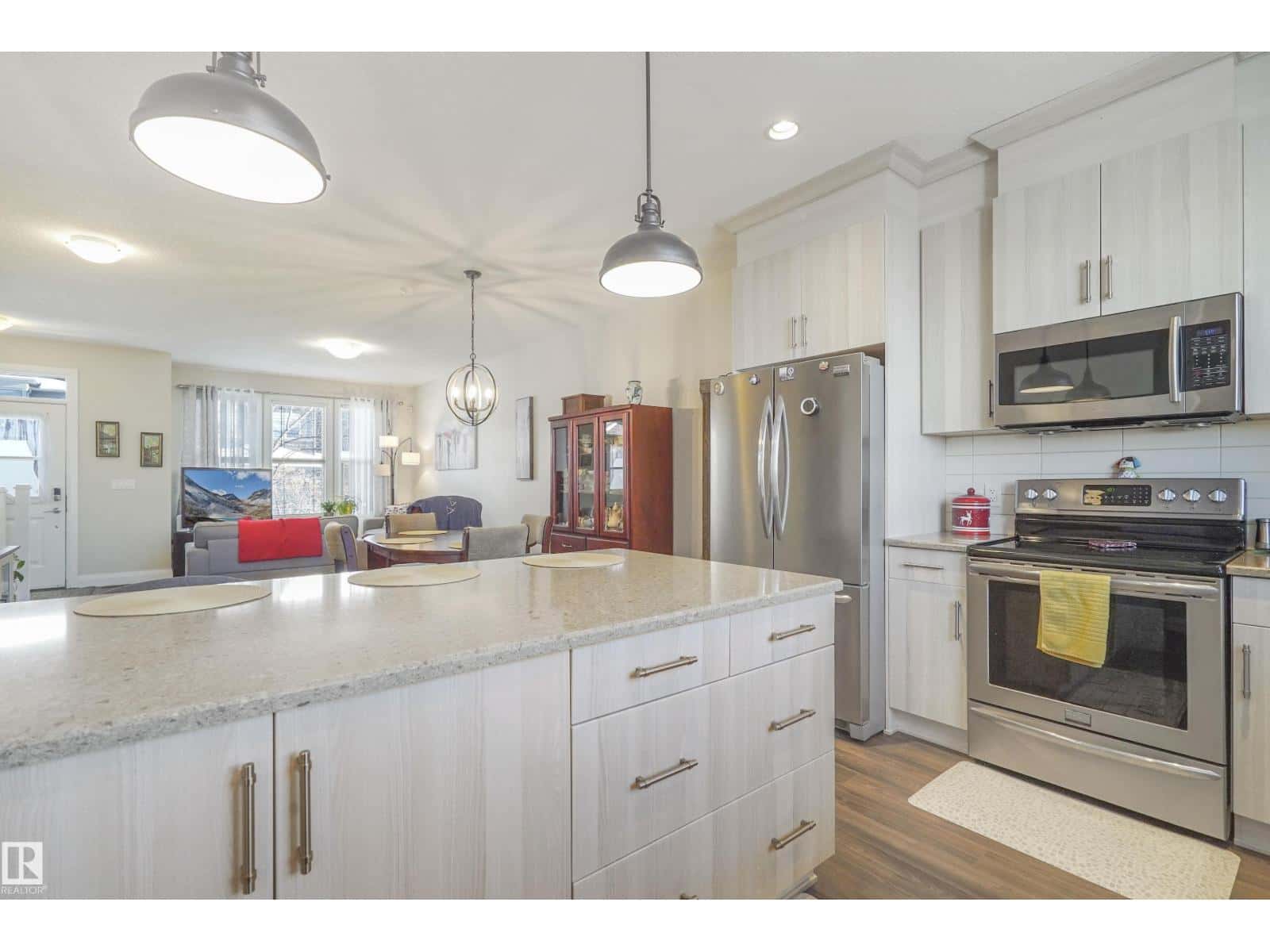 151 GILMORE WY — Spruce Grove, Alberta - Photo 4 of 40