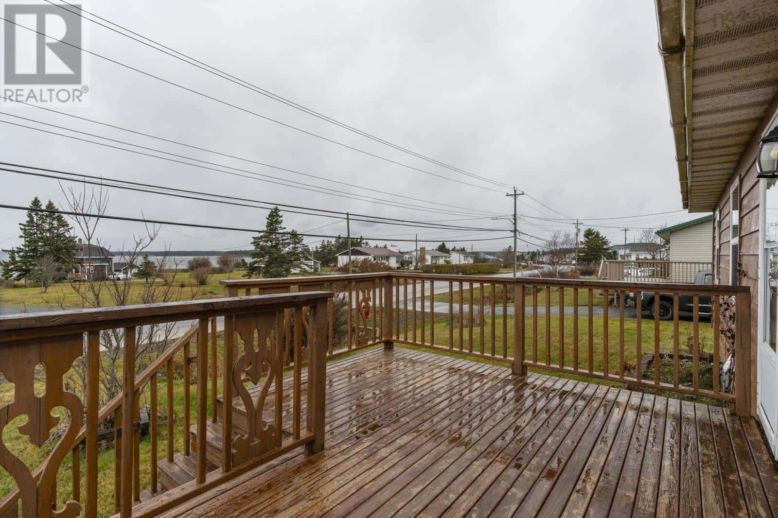 1992 Shore Road — Eastern Passage, Nova Scotia - Photo 4 of 34