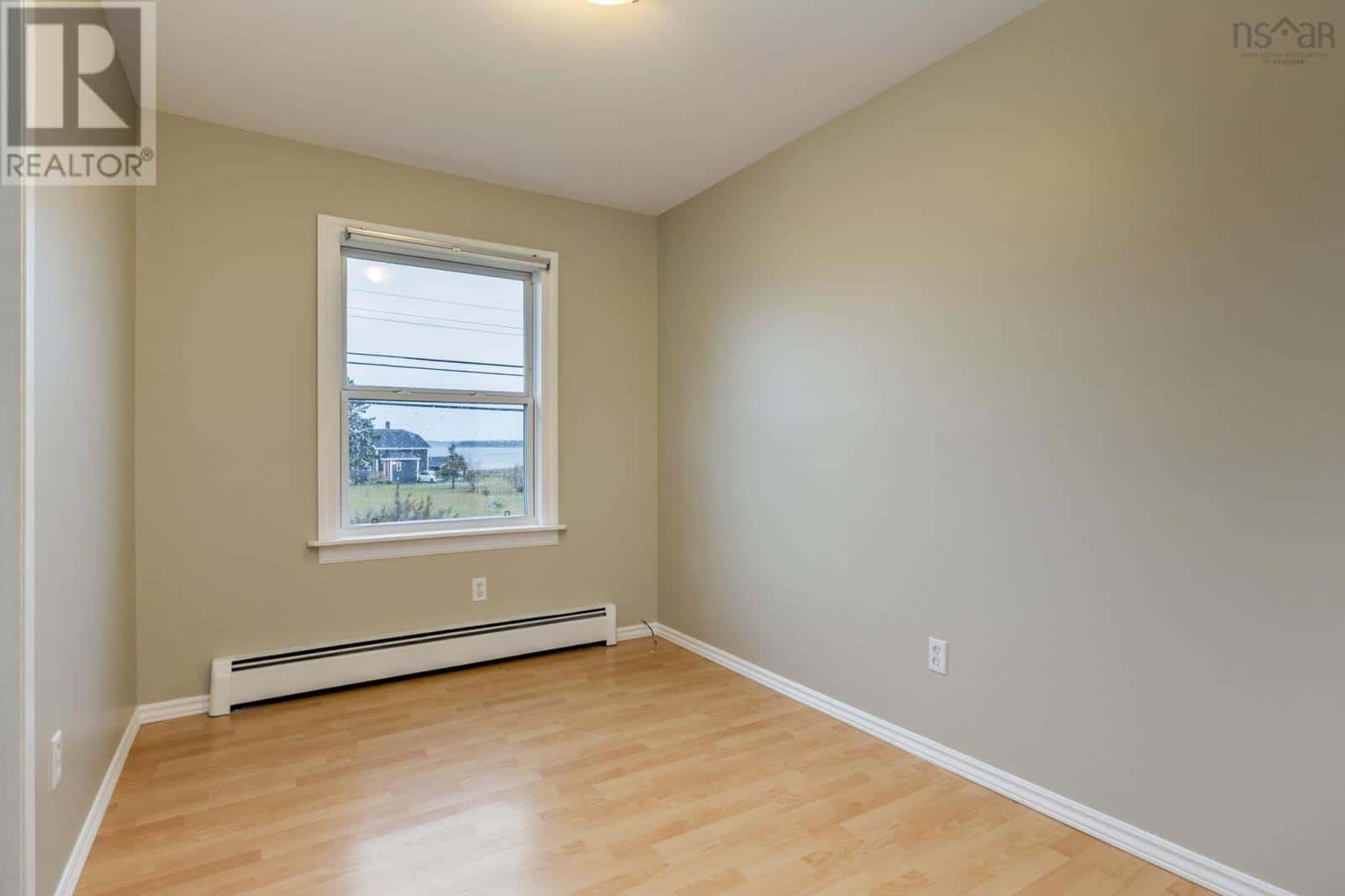 1992 Shore Road — Eastern Passage, Nova Scotia - Photo 5 of 34