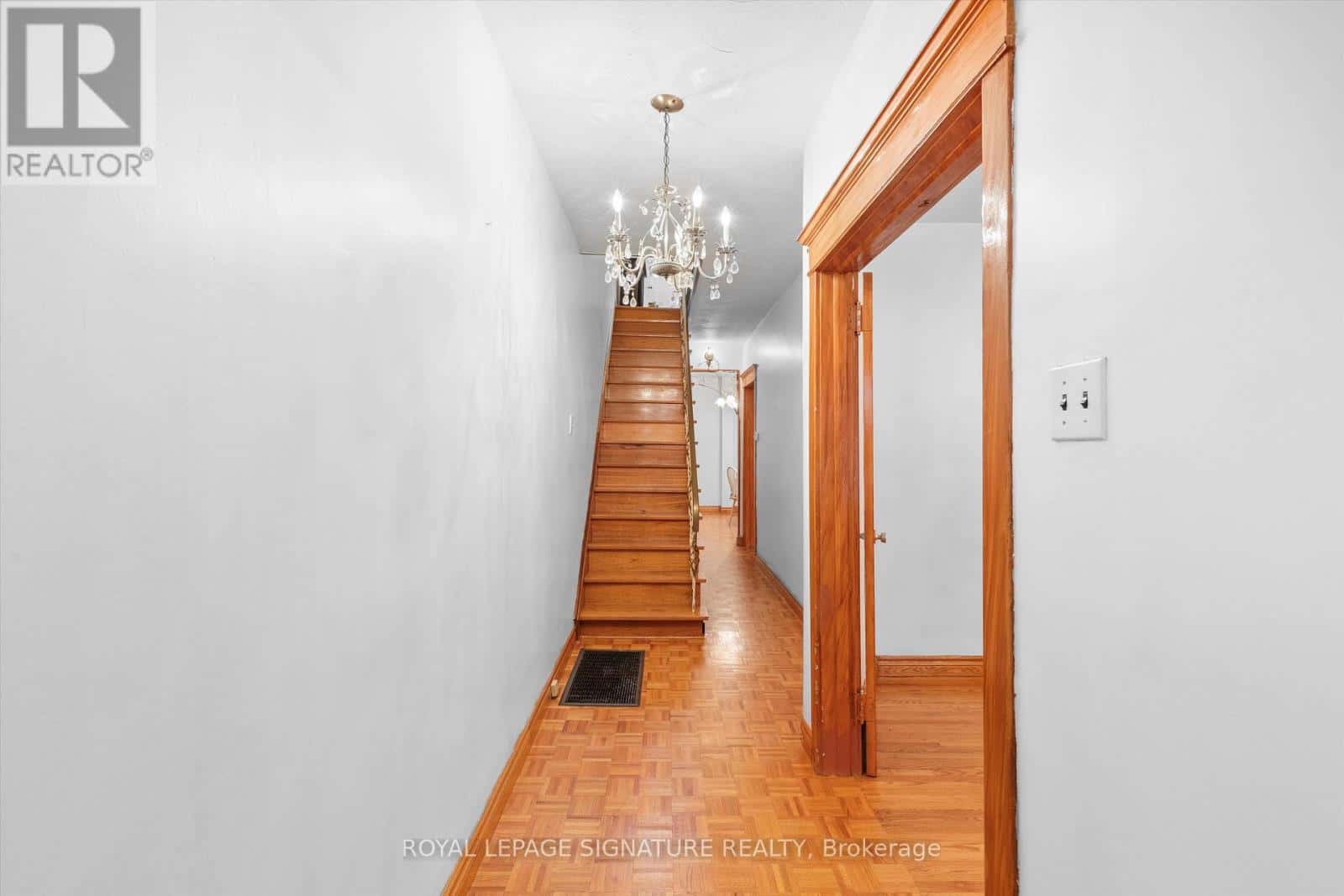 244 GRACE STREET — Toronto (Palmerston-Little Italy), Ontario - Photo 5 of 27