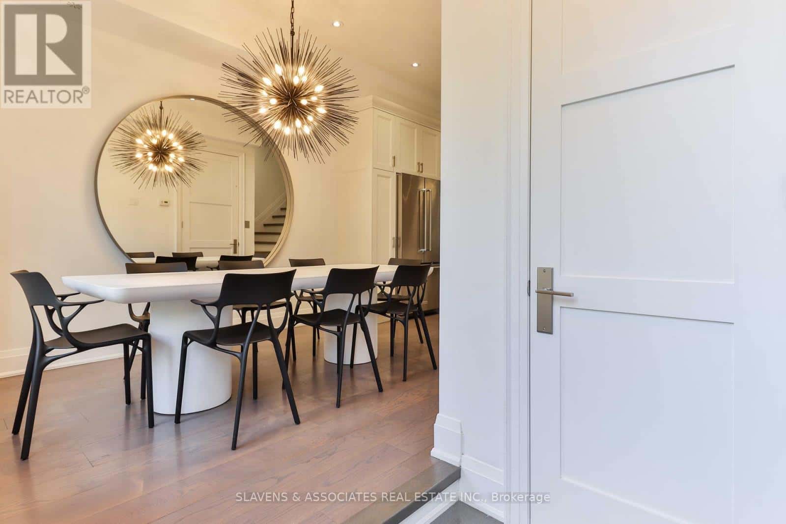 51B BURNABY BOULEVARD — Toronto (Yonge-Eglinton), Ontario - Photo 3 of 31