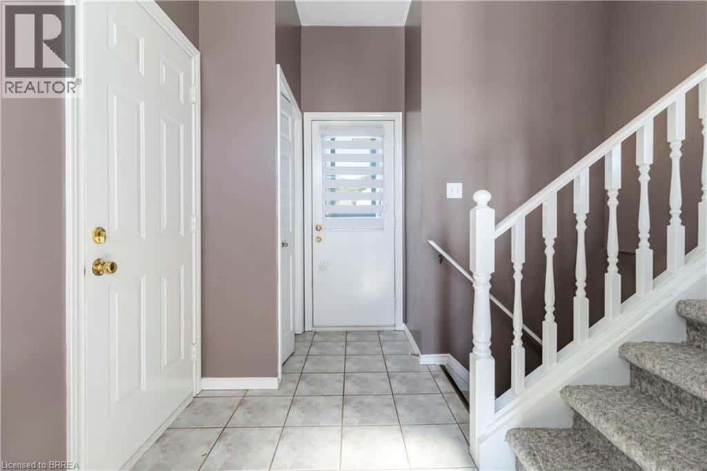 5 CORK Crescent — Brantford, Ontario - Photo 5 of 45