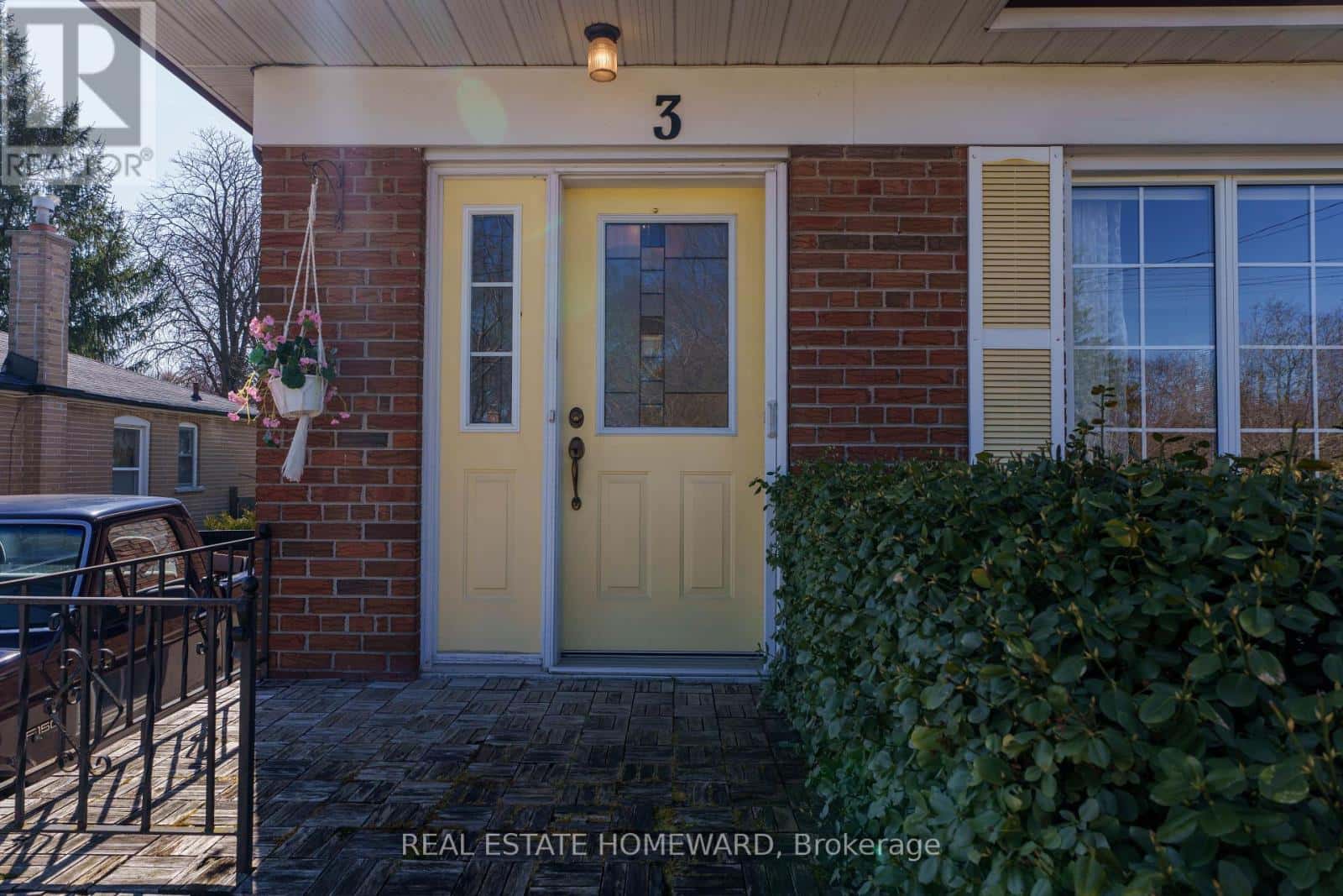 3 CHESTERMERE BOULEVARD — Toronto (Woburn), Ontario - Photo 2 of 49