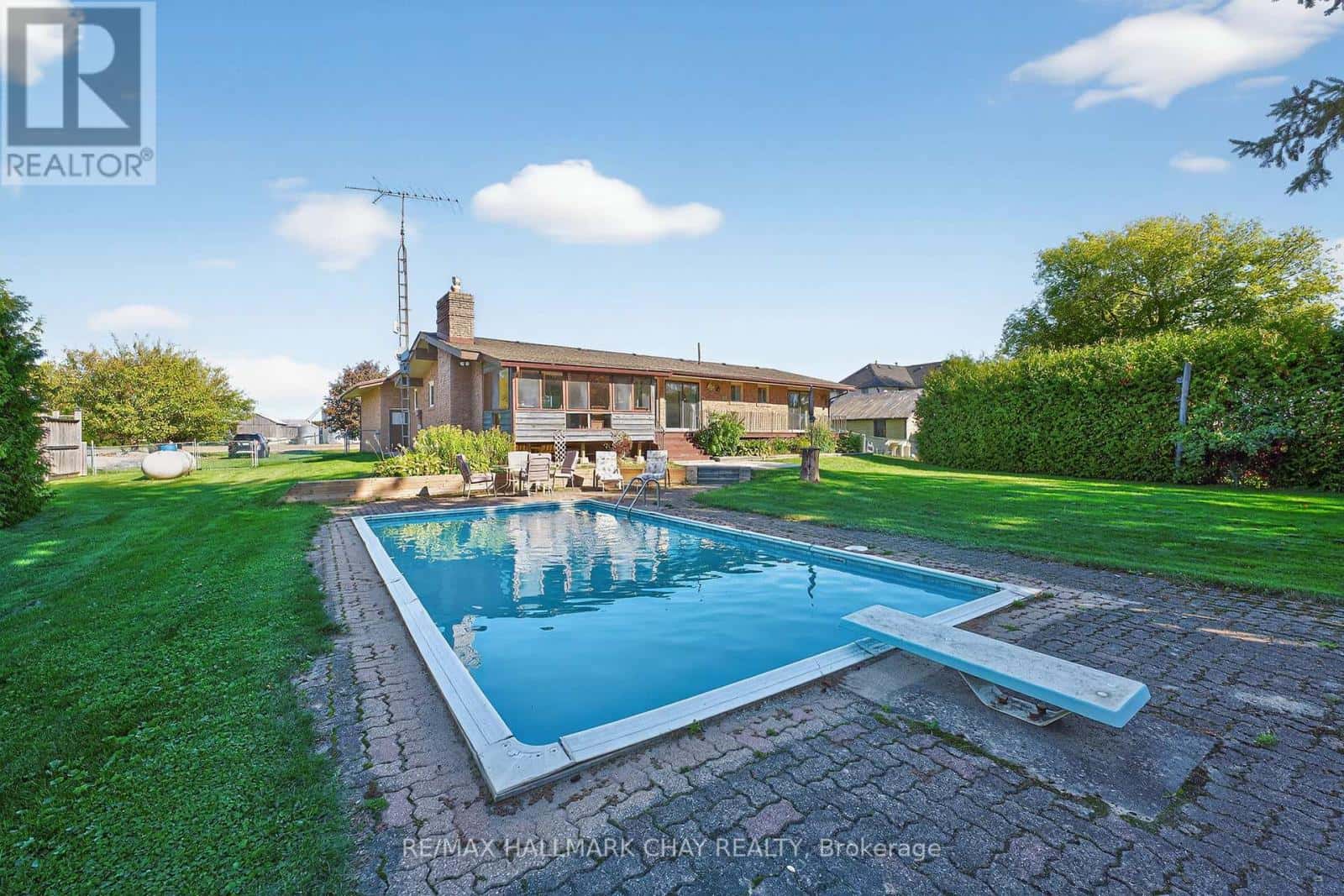 3735 9TH LINE — Bradford West Gwillimbury, Ontario - Photo 2 of 39