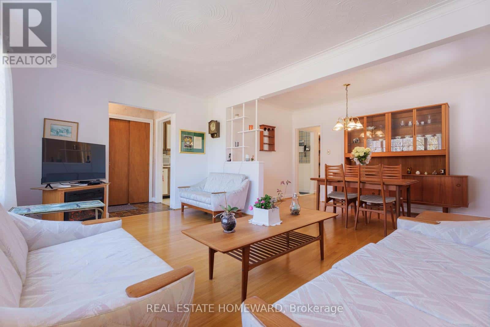 3 CHESTERMERE BOULEVARD — Toronto (Woburn), Ontario - Photo 5 of 49