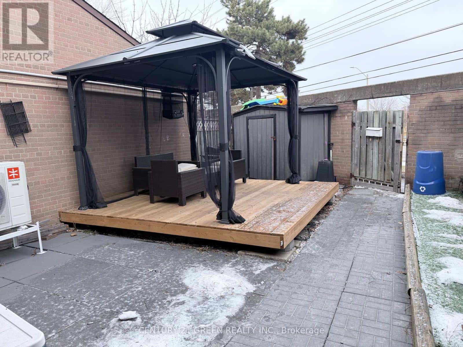 116 - 256 JOHN GARLAND BOULEVARD — Toronto (West Humber-Clairville), Ontario - Photo 2 of 3