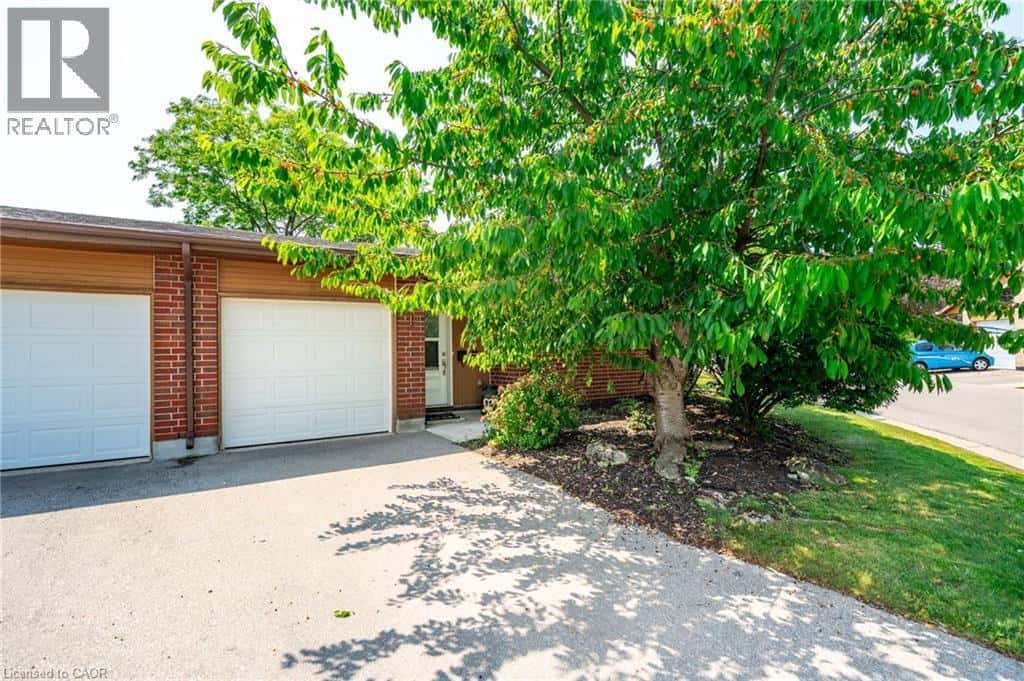 1 ARCHDEACON CLARK Trail — Hamilton, Ontario - Photo 4 of 43