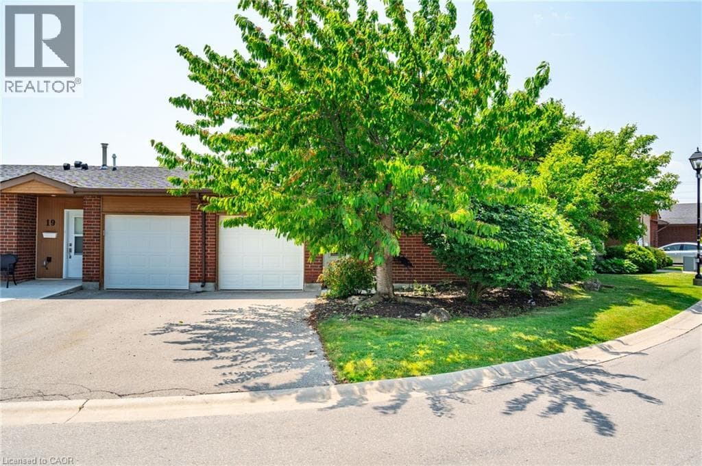 1 ARCHDEACON CLARK Trail — Hamilton, Ontario - Main photo