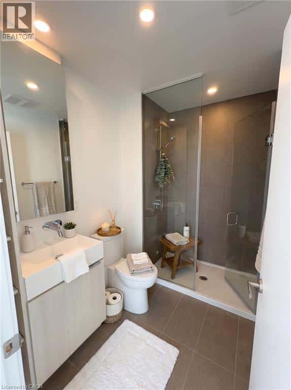 370 MARTHA Street Unit# 2405 — Burlington, Ontario - Photo 3 of 19