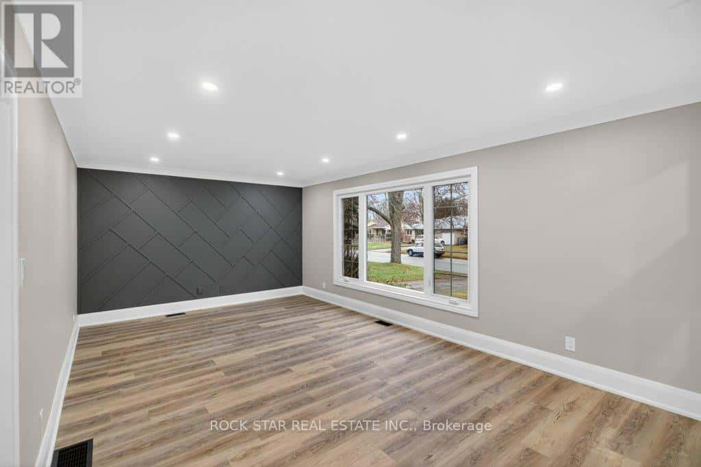 15 MARSHALL STREET — Brantford, Ontario - Photo 5 of 45