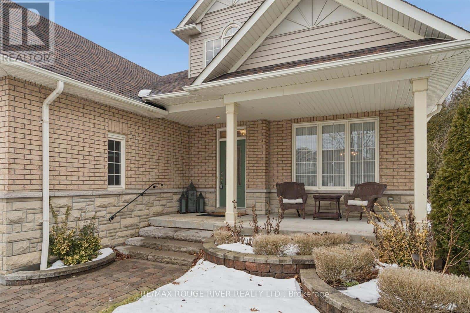 45 PEBBLEBROOK CRESCENT — Whitby (Rolling Acres), Ontario - Photo 2 of 36