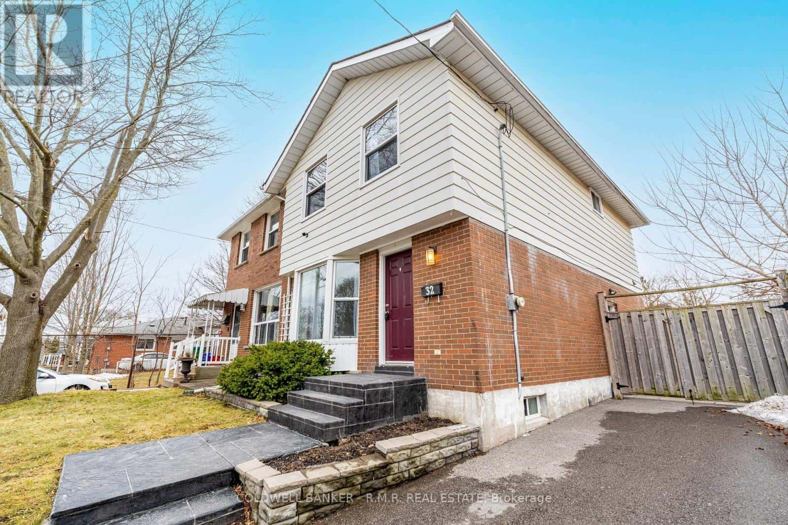 32 VANCOUVER COURT — Oshawa (Vanier), Ontario - Photo 3 of 34