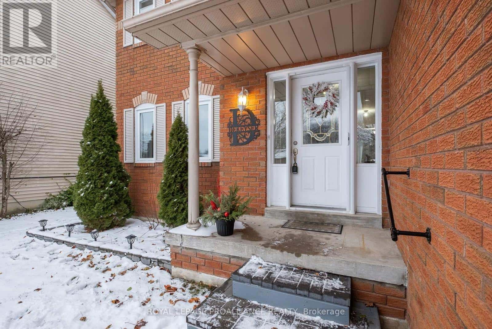 851 CHIPPING PARK BOULEVARD — Cobourg, Ontario - Photo 3 of 47