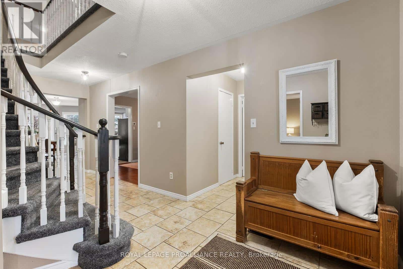 851 CHIPPING PARK BOULEVARD — Cobourg, Ontario - Photo 5 of 47