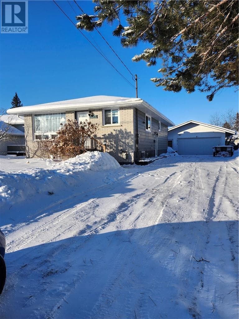 4487 Frost Avenue — Hanmer, Ontario - Main photo