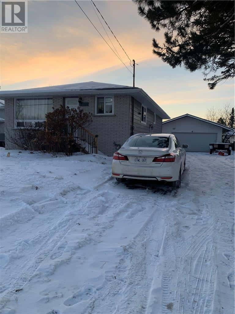 4487 Frost Avenue — Hanmer, Ontario - Photo 2 of 27