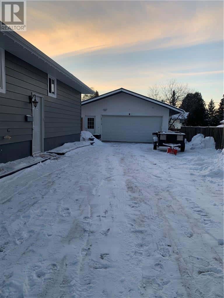 4487 Frost Avenue — Hanmer, Ontario - Photo 3 of 27