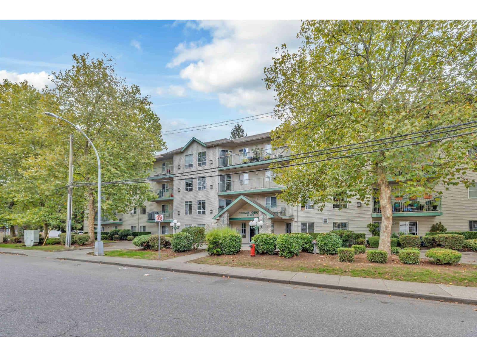 204 2435 CENTER STREET — Abbotsford, British Columbia - Photo 2 of 34