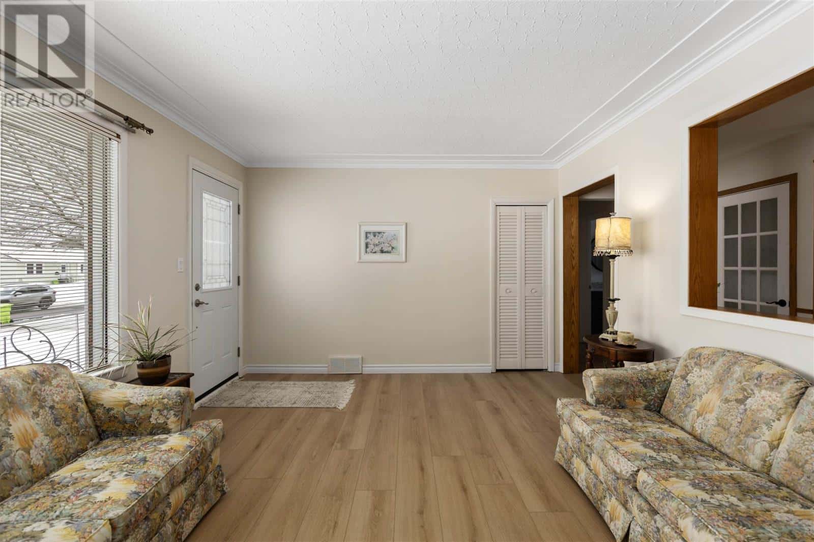 134 Ruth ST — Sault Ste. Marie, Ontario - Photo 3 of 35