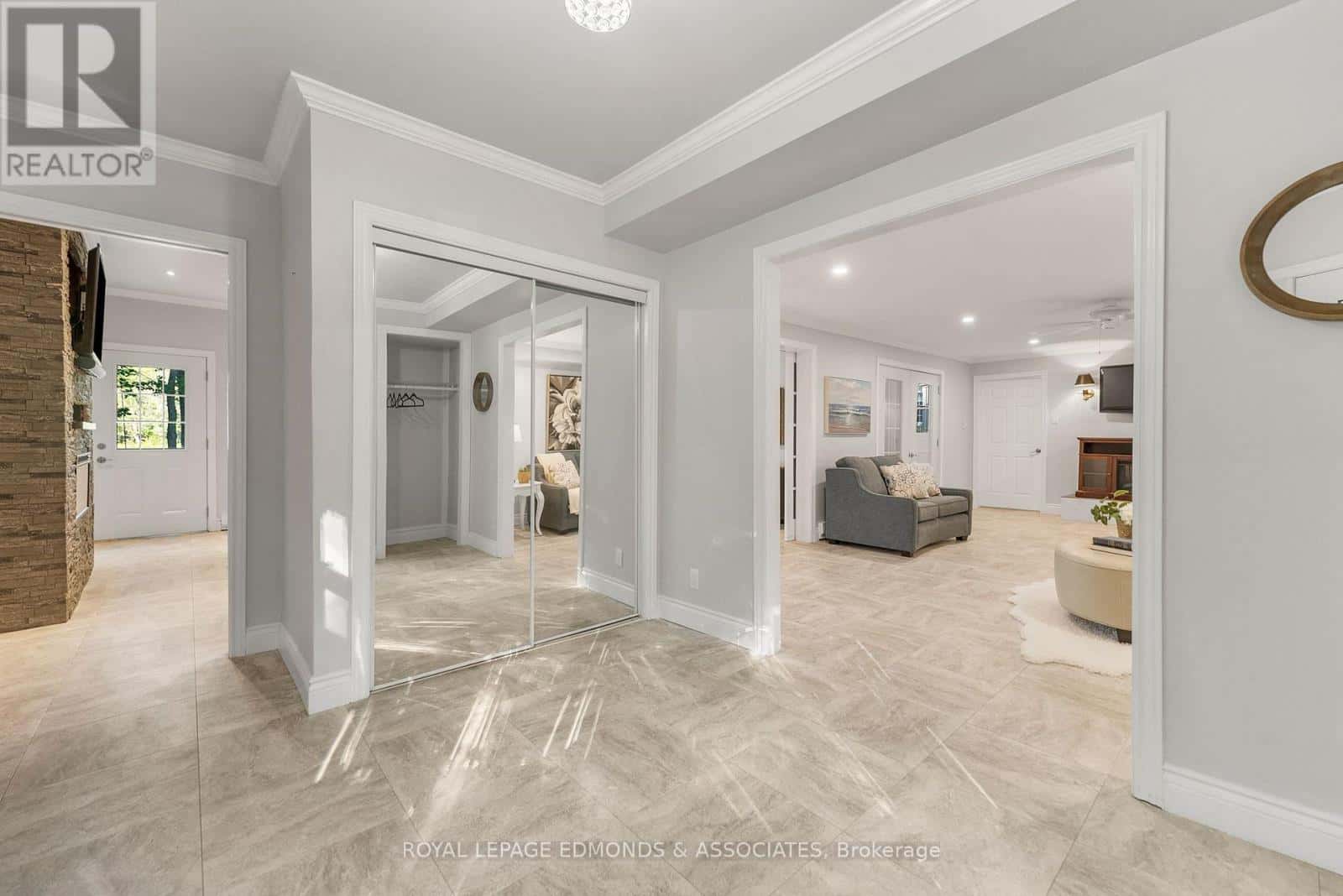 731 FRANCIE LANE — Laurentian Valley, Ontario - Photo 4 of 41