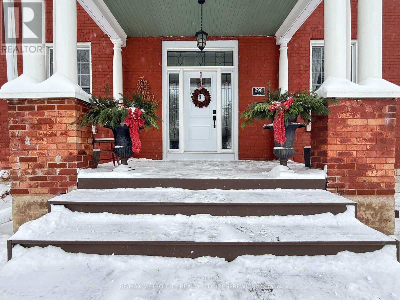 298 BARR STREET — Renfrew, Ontario - Photo 4 of 45