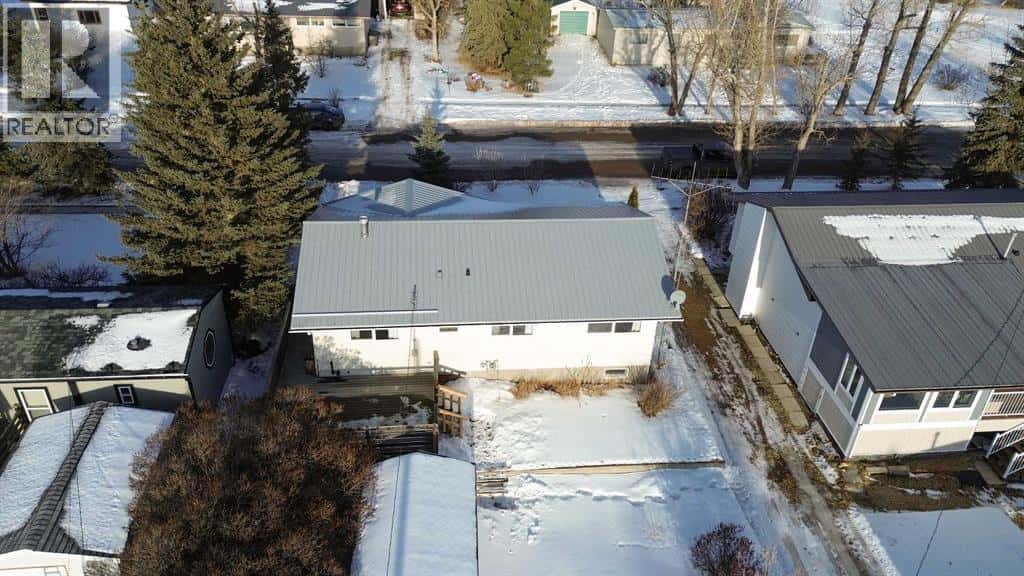 117 3 Avenue NE — Delia, Alberta - Photo 3 of 29