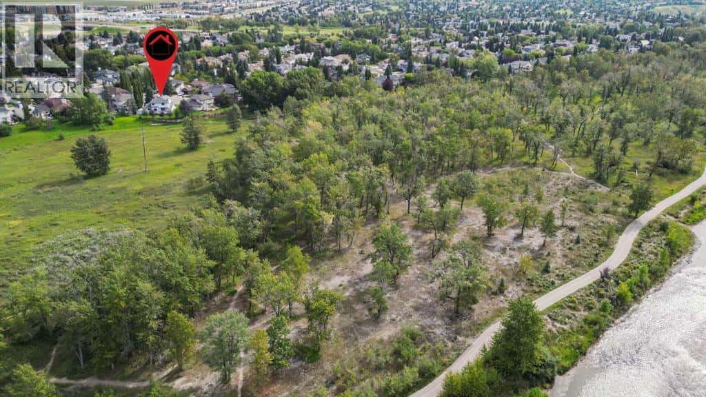 127 Douglasbank Court SE — Calgary, Alberta - Photo 4 of 29