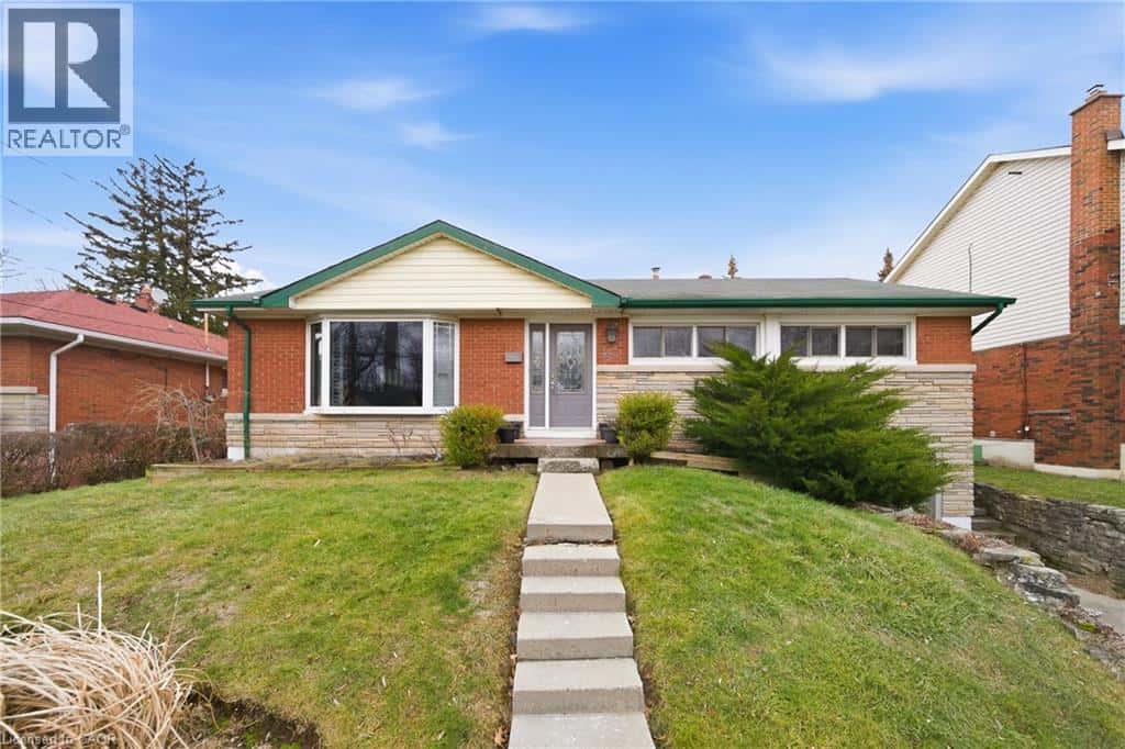 23 BATTLEFIELD Drive — Stoney Creek, Ontario - Photo 4 of 33