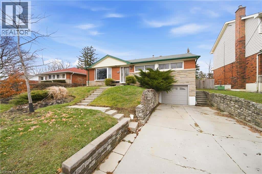 23 BATTLEFIELD Drive — Stoney Creek, Ontario - Photo 5 of 33