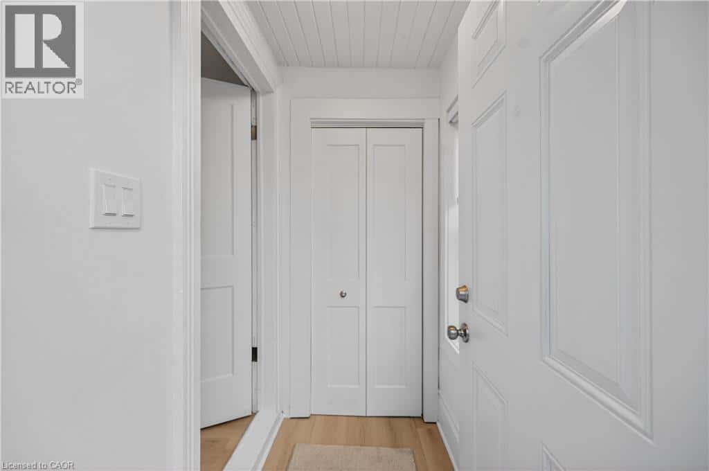 56 DIVISION Street — St. Catharines, Ontario - Photo 5 of 32