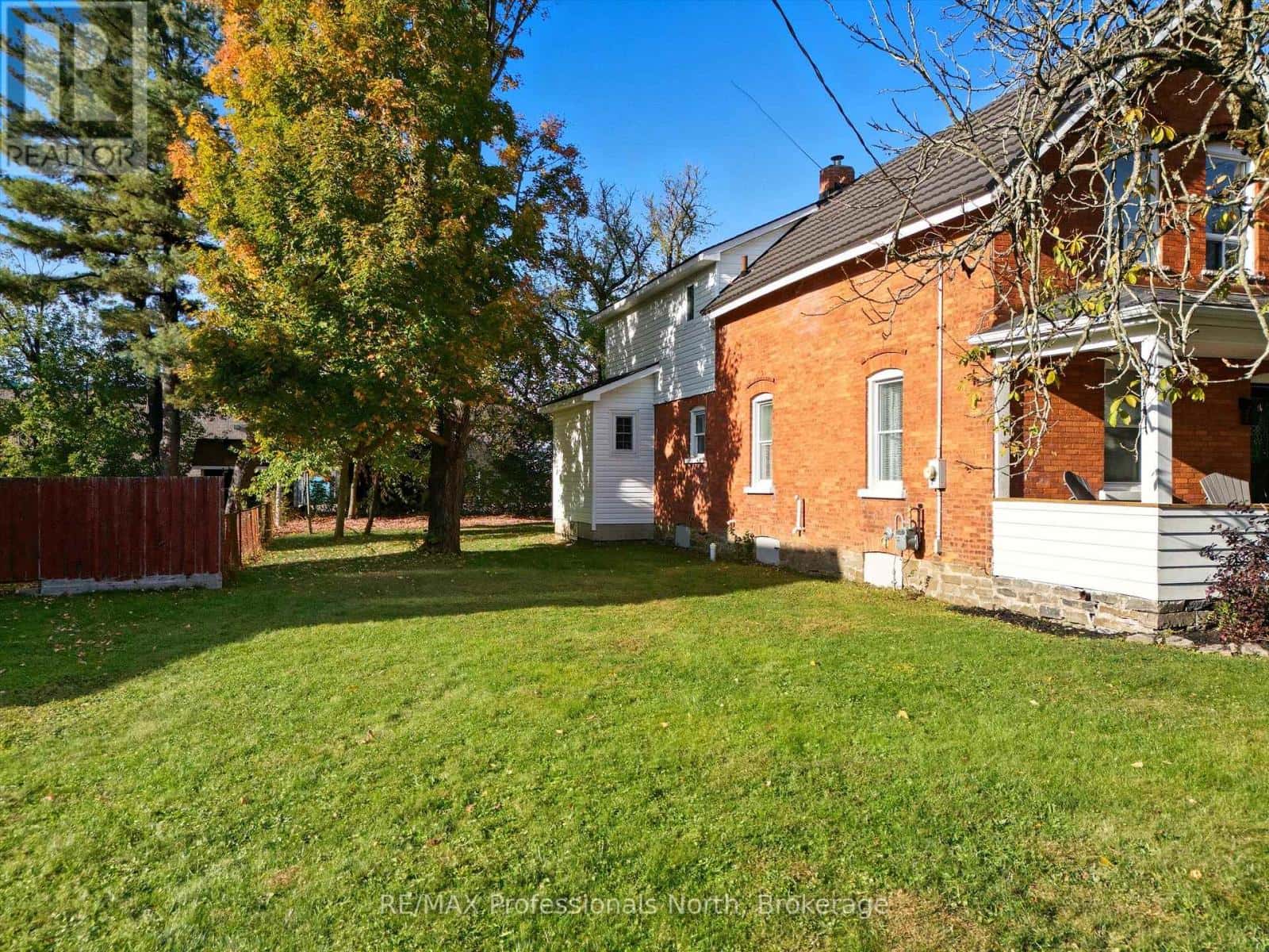 197 DILL STREET — Bracebridge (Macaulay), Ontario - Photo 3 of 38