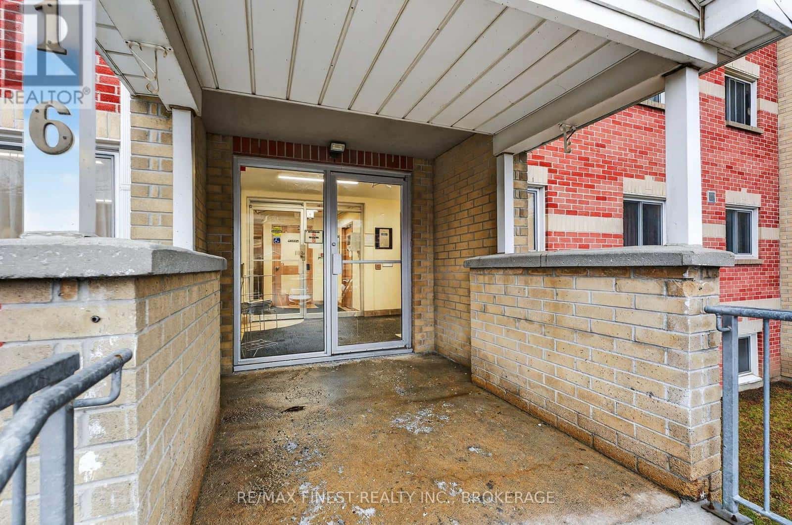 311 - 316 KINGSDALE AVENUE — Kingston (East Gardiners Rd), Ontario - Photo 3 of 19