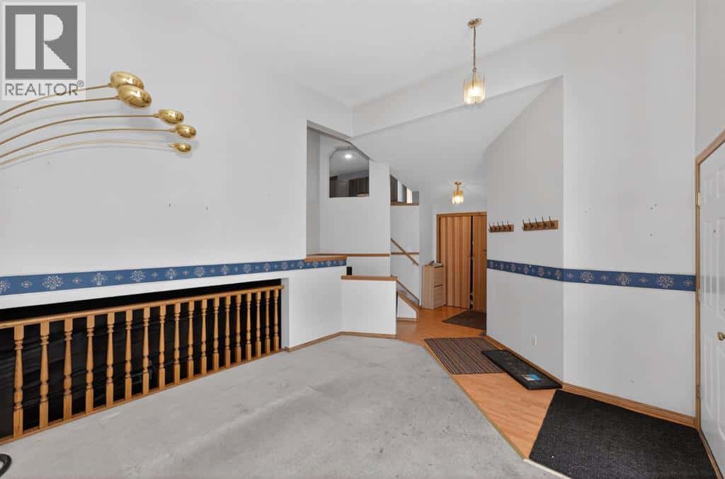 43 Somercrest Circle SW — Calgary, Alberta - Photo 5 of 30