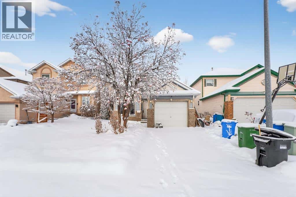 43 Somercrest Circle SW — Calgary, Alberta - Photo 2 of 30