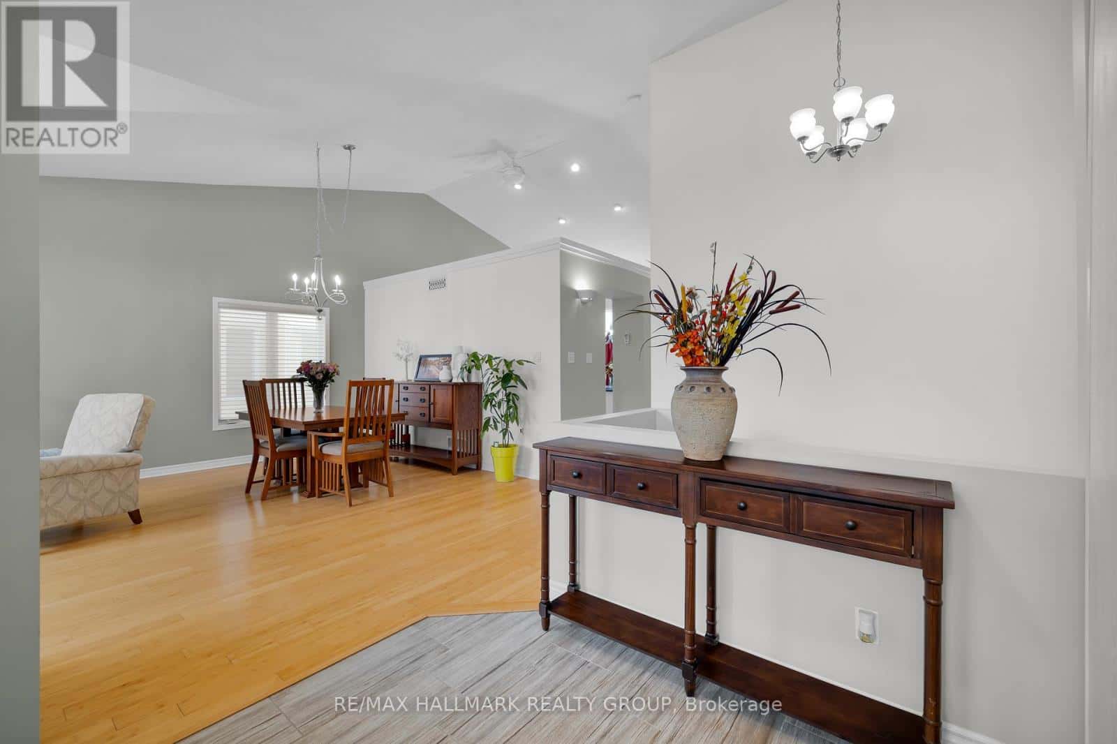 813 GALLERIA CIRCLE — Ottawa, Ontario - Photo 3 of 49