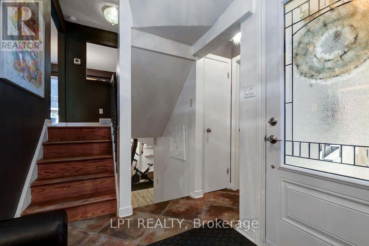 56 SANDHURST COURT — Ottawa, Ontario - Photo 5 of 50