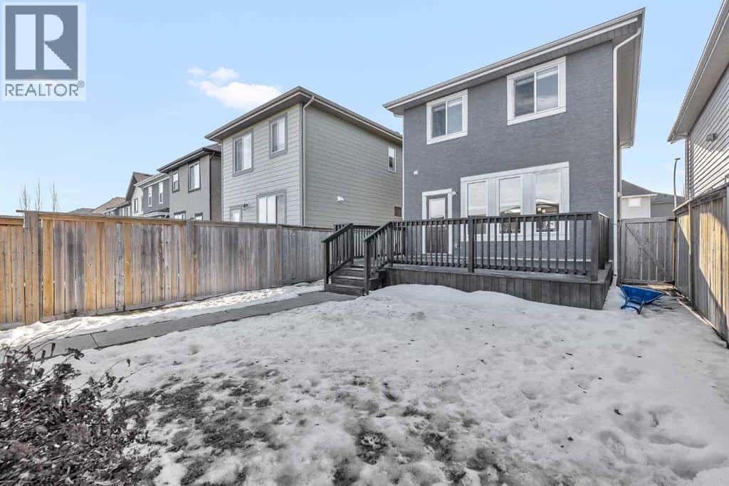 166 Marquis Heights SE — Calgary, Alberta - Photo 4 of 50