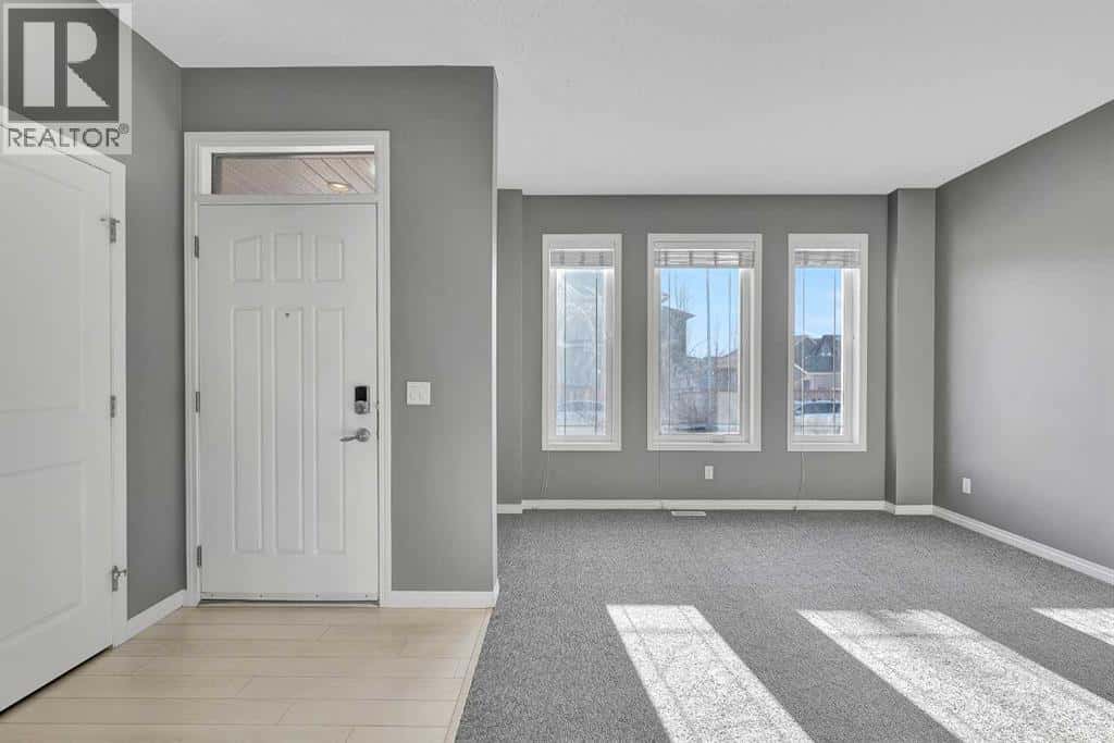 166 Marquis Heights SE — Calgary, Alberta - Photo 5 of 50