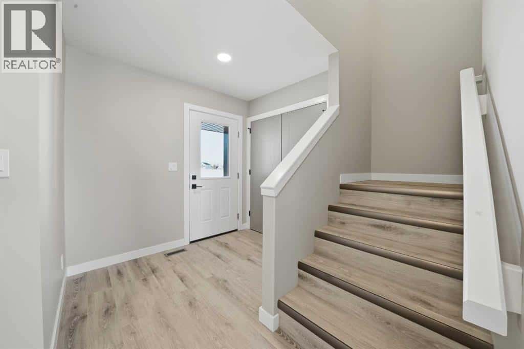 125 Hampton Crescent — Sylvan Lake, Alberta - Photo 4 of 19