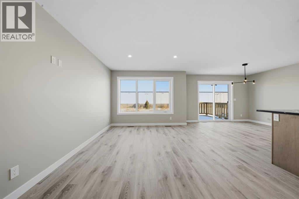 125 Hampton Crescent — Sylvan Lake, Alberta - Photo 5 of 19