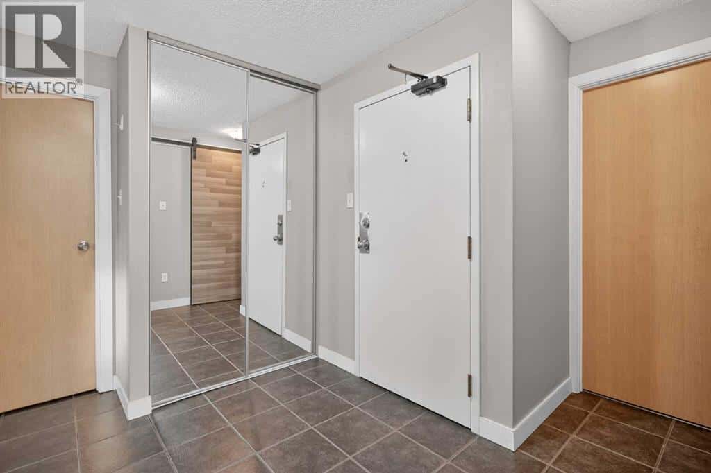 402, 626 15 Avenue SW — Calgary, Alberta - Photo 2 of 38