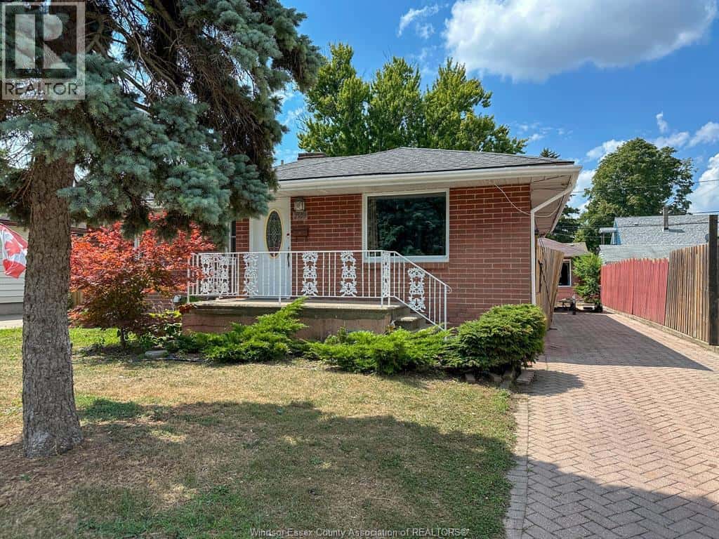 2509 ROSSINI — Windsor, Ontario - Photo 2 of 26