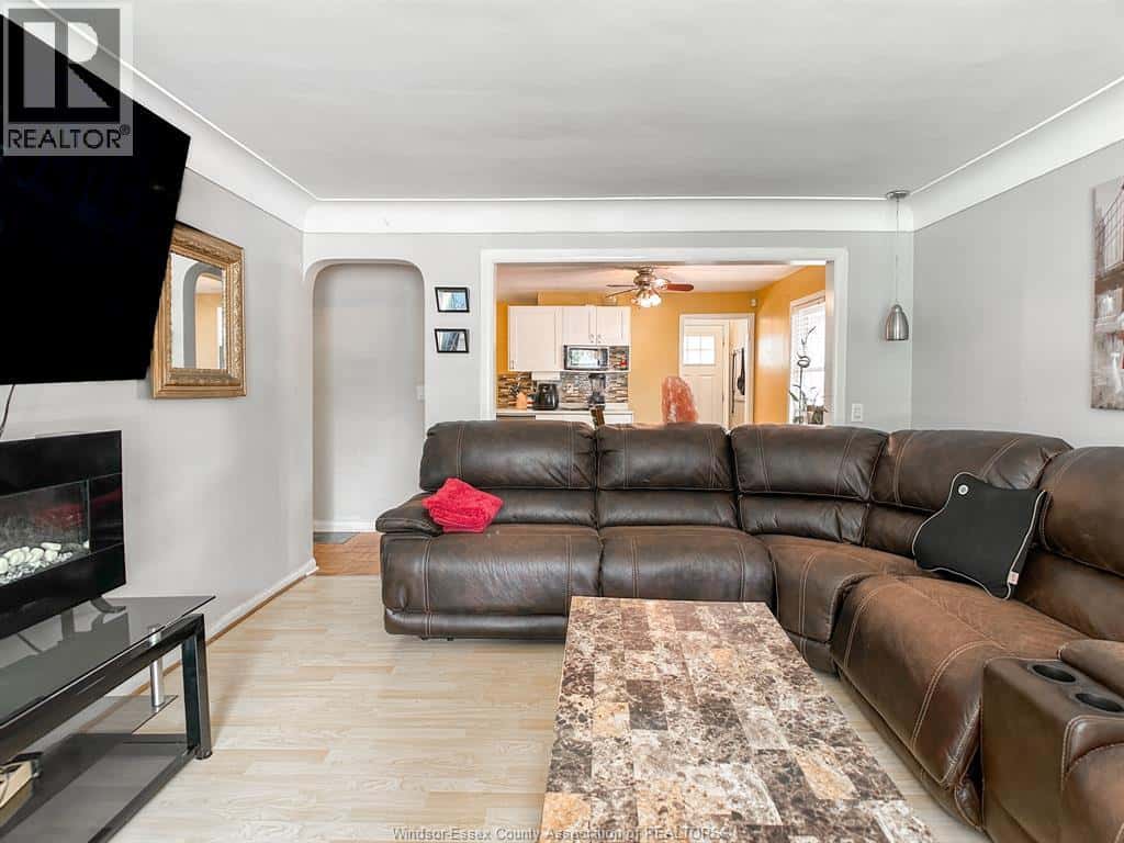 2509 ROSSINI — Windsor, Ontario - Photo 4 of 26