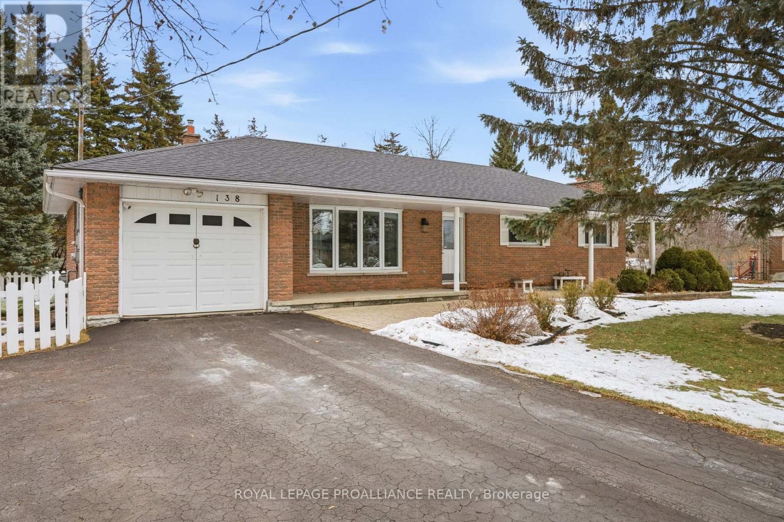 138 BURNS AVENUE — Quinte West (Sidney Ward), Ontario - Main photo