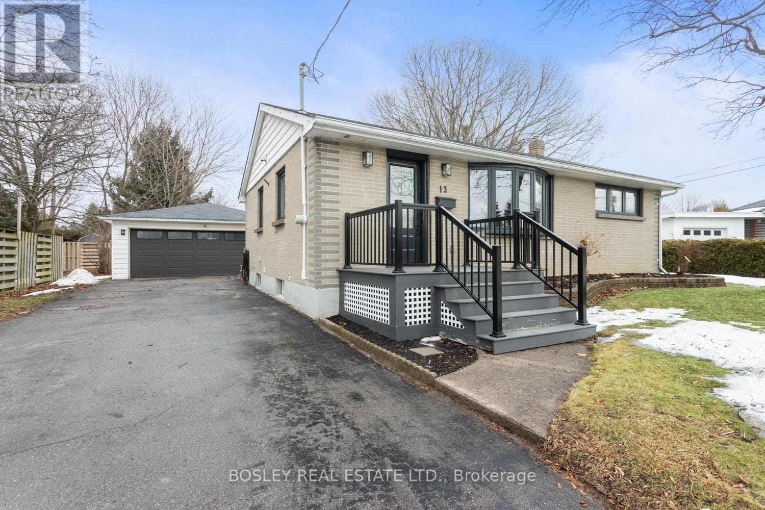 13 HILLCREST DRIVE — Port Hope, Ontario - Main photo