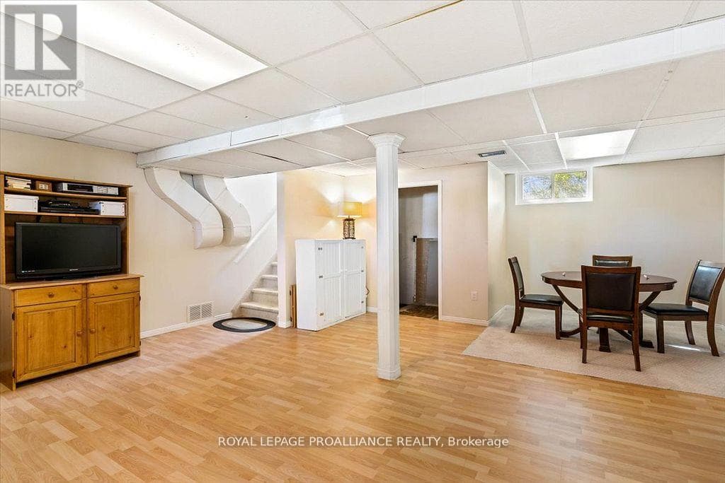 16 CENTRE COURT — Quinte West (Frankford Ward), Ontario - Main photo