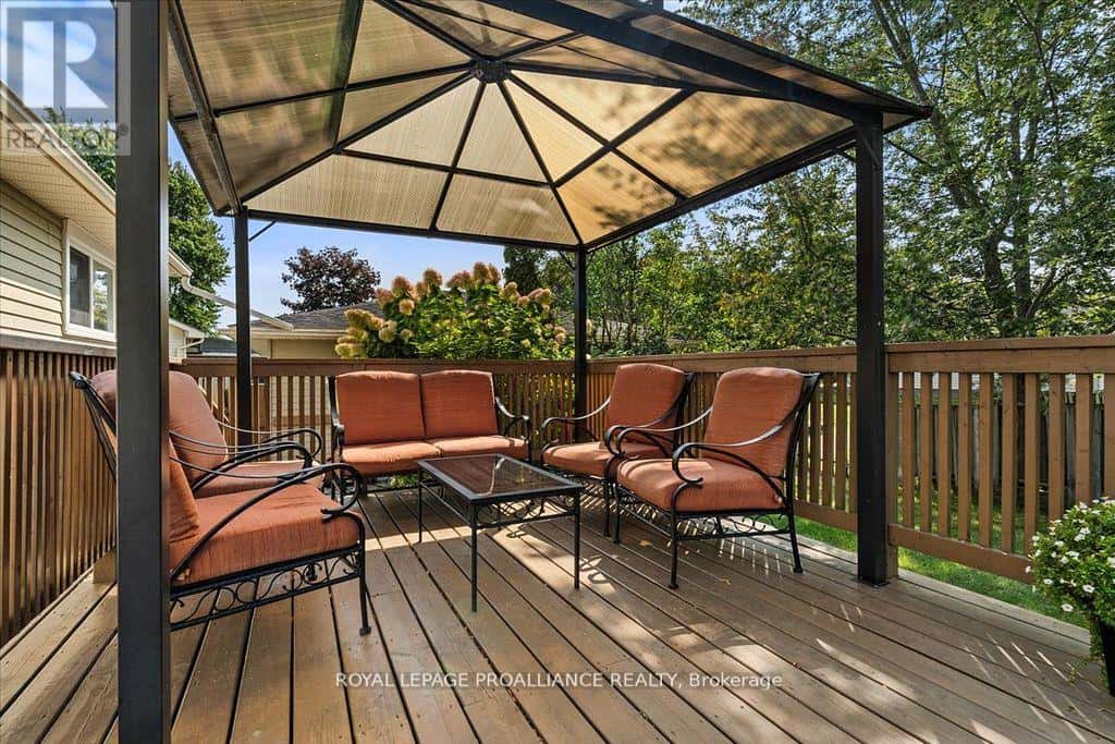 16 CENTRE COURT — Quinte West (Frankford Ward), Ontario - Photo 5 of 50